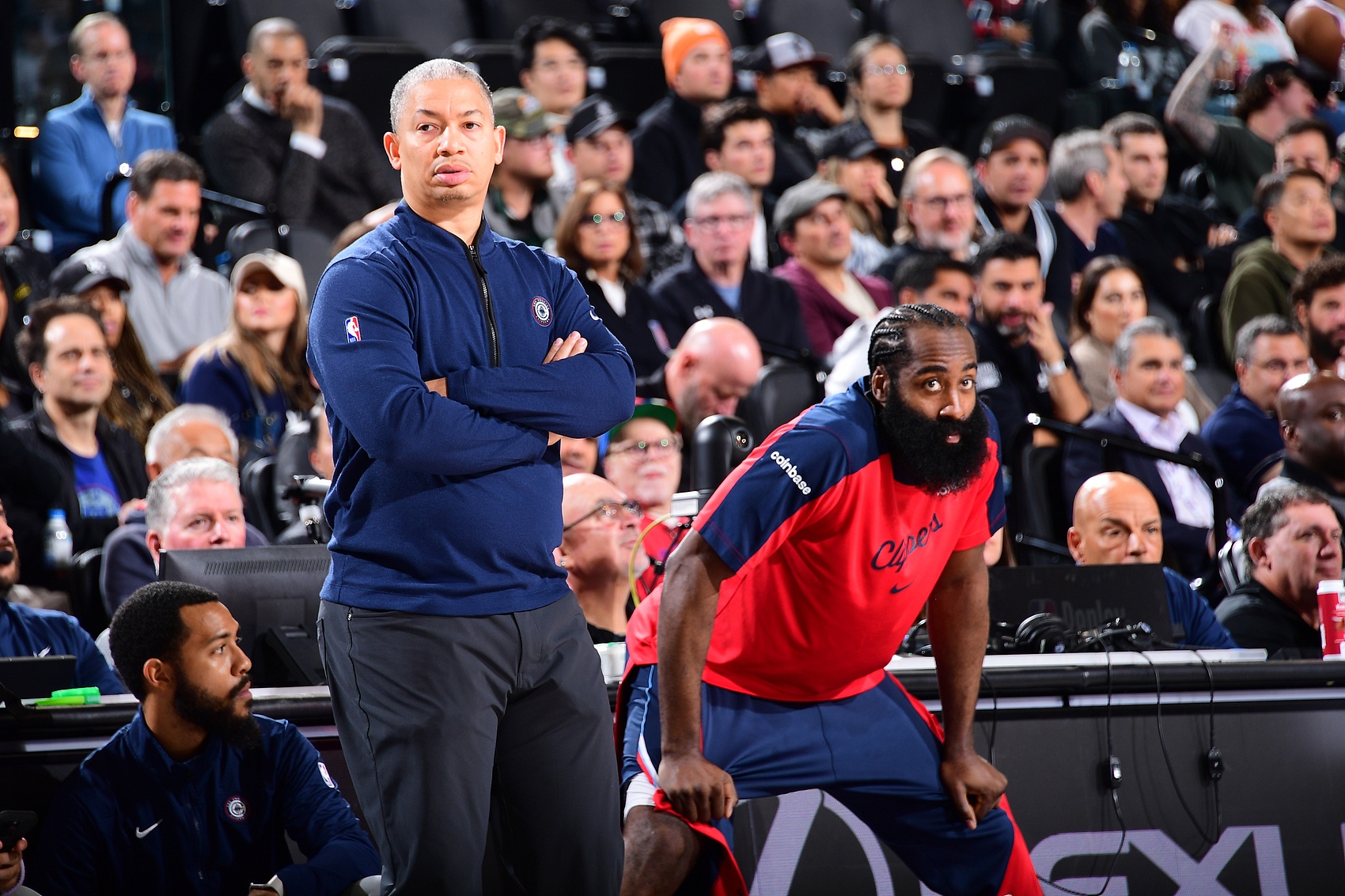 开云棋牌-过山车！快船上半赛程表现：开局3-2 接3-19灾难表现 再12-2复苏