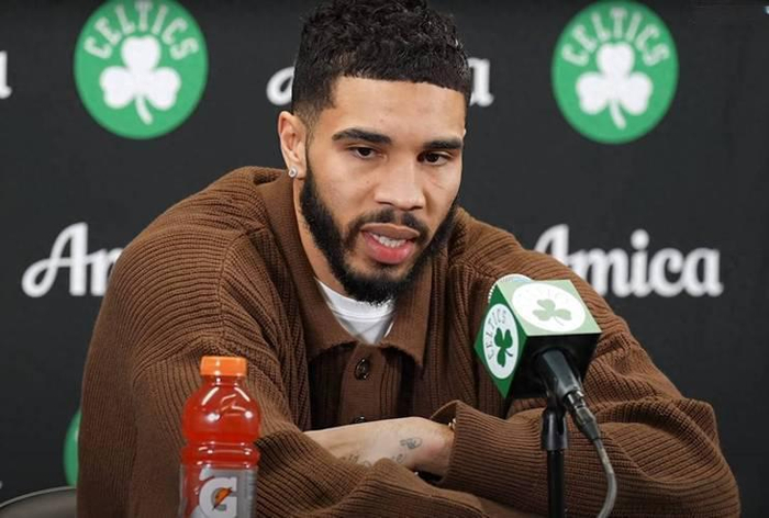 开云体育-塔图姆：NBA只有四个人真正影响了全世界，库里还不够资格|篮球|斯蒂芬·库里|总决赛|贾巴尔|乔丹_新浪体育_新浪新闻