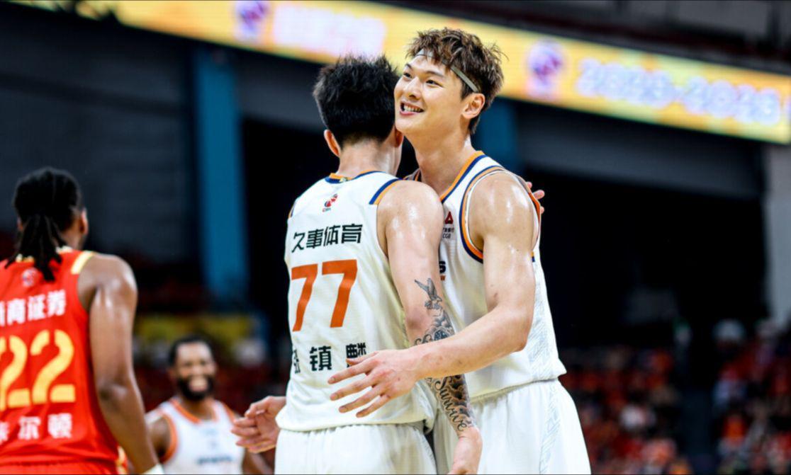 上海两大外缺阵，却把广厦两大外的工作打没了！媒体人：不能留了